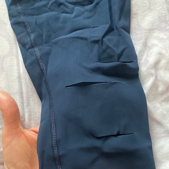 Alo Yoga Women's High Waisted Ripped Warrior Legging Size S - Picture 7 of 13